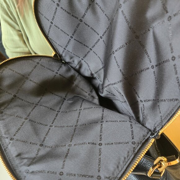 Michael Kors Bedford Shoulder Bag - Picture 3 of 5